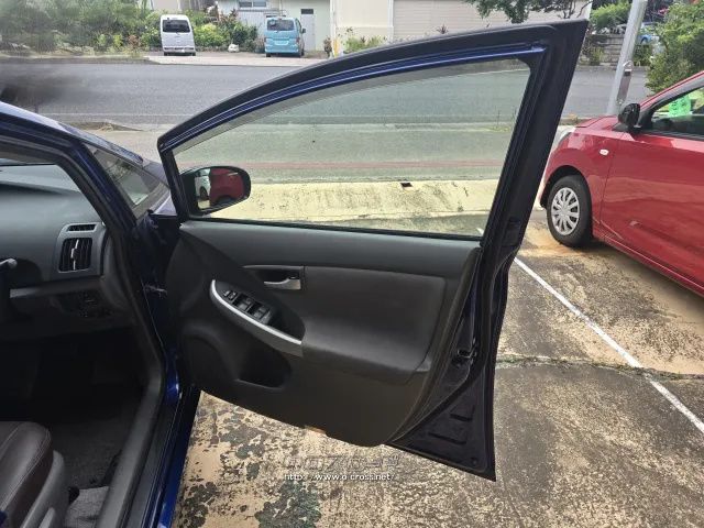 トヨタ プリウス