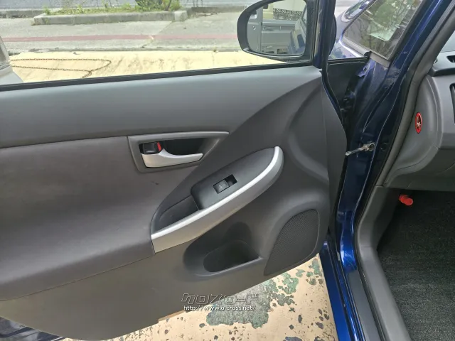 トヨタ プリウス