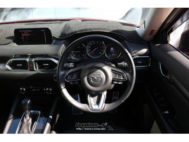 ドライバーを中心に操作機器や計器類を左右対称に配置 マツダ CX-5