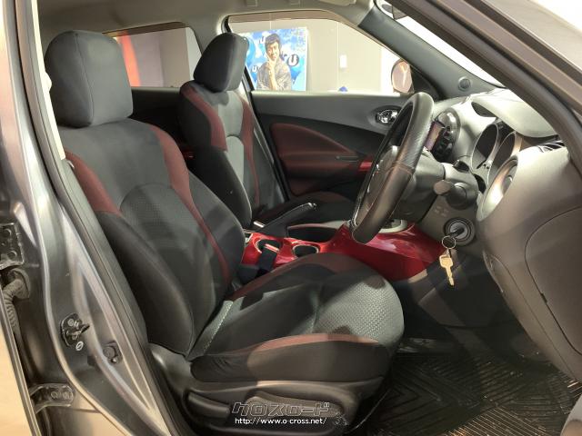 オートライトシステム(フロントワイパー連動、薄暮れ感知機能付)、本革巻き3本スポークステアリングなども装備 日産 ジューク