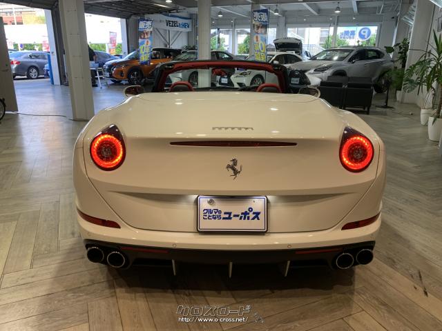 新型V8ターボエンジンに代表される様々な最先端技術が導入され、3,855ccのV8エンジンは、最高出力560cv(1リッターあたりの出力はこのクラスのエンジン最高となる145cv/L)を搭載。 フェラーリ カリフォルニアT