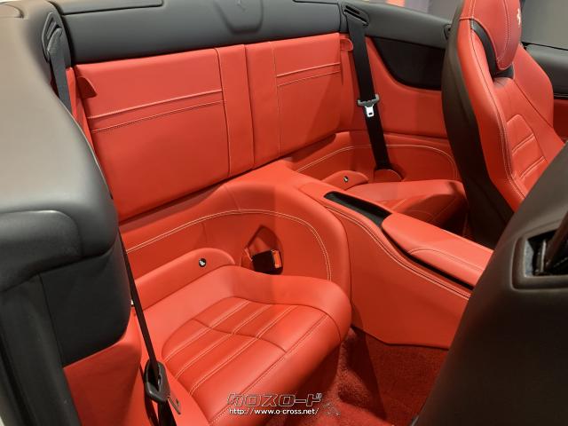 4名乗りなので後席もあります フェラーリ カリフォルニアT