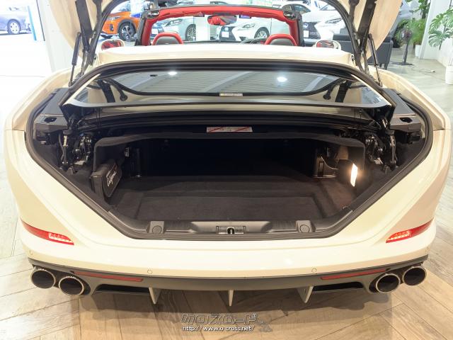 収納スペースも確保されています フェラーリ カリフォルニアT