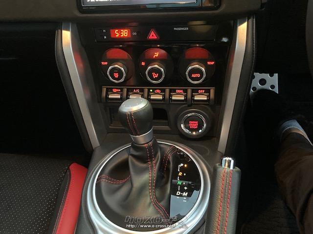 内装質感の向上に加え、外光の反射を抑えることで集中してドライビングできる環境に寄与。 トヨタ 86