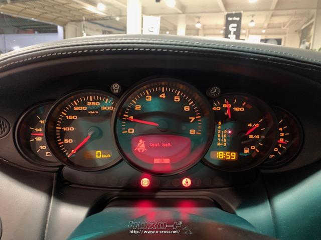 安全機構としてデュアル&サイドエアバッグとABSを全車に標準で装備する ポルシェ 911