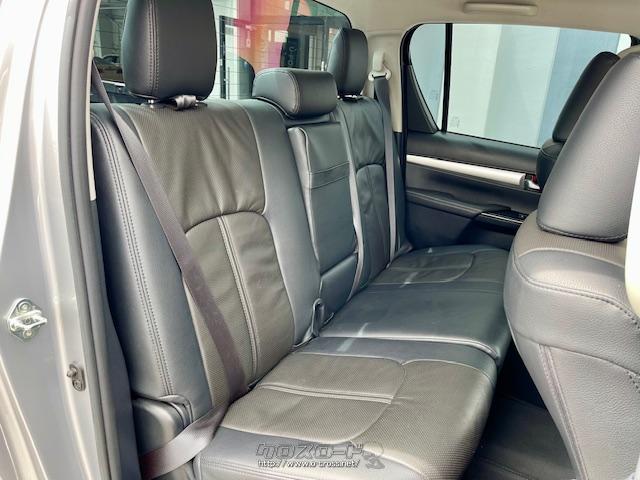 頭上、足元とも広々しております。 トヨタ ハイラックス