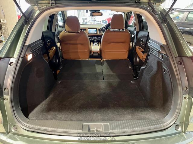 後部座席を倒すとかなり広めなラゲッジスペースが生まれます。 ホンダ ヴェゼル