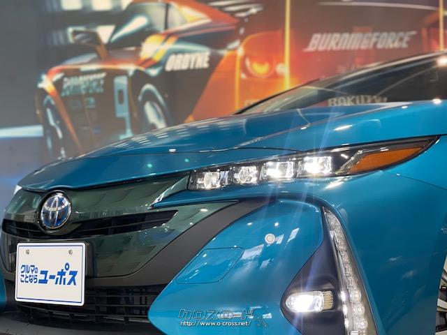 エクステリアは、透明アクリル樹脂を採用した大型グリルと4眼LEDヘッドランプが未来を見据えるシャープな顔つきで先進感を表現 トヨタ プリウスPHV