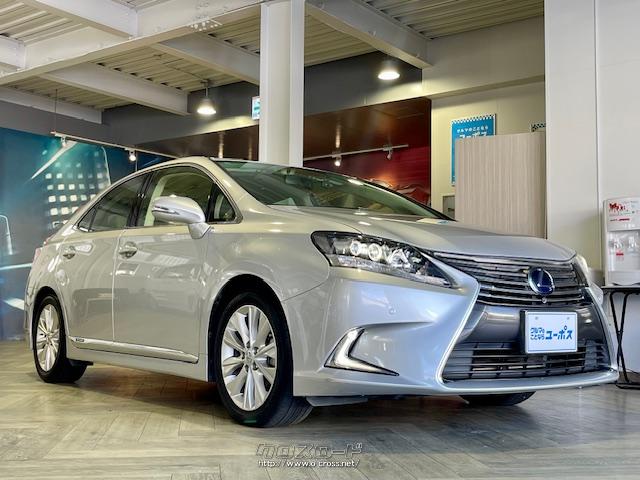 エクステリアでは、力強い存在感を放つ「スピンドルグリル」や、L字型デザインを取り入れたLEDフォグランプを採用 レクサス HS