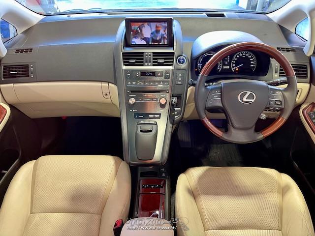 フロントドアに紫外線を99%カットする効果に加え、赤外線(IR)を効率よく遮断する撥水機能付スーパーUV・IRカットガラスを採用。 レクサス HS