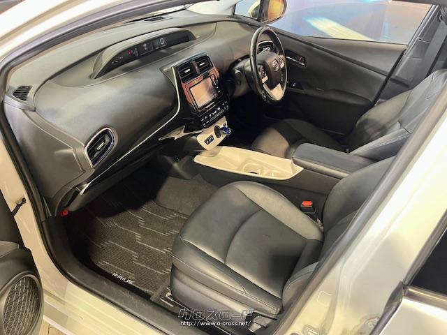 運転席と助手席にはシートヒーターが装備されております。 トヨタ プリウス