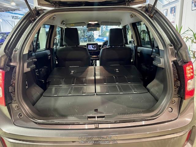 後席を倒せばさらに広いラゲッジスペースが生まれます。 スズキ イグニス