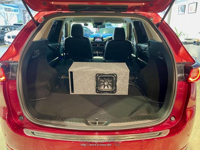 後部座席を倒すとかなり広めなラゲッジスペースが生まれます。 マツダ CX-5