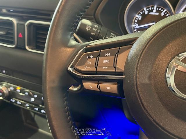 ハンドルを握ったままオーディオ操作が可能です。 マツダ CX-5