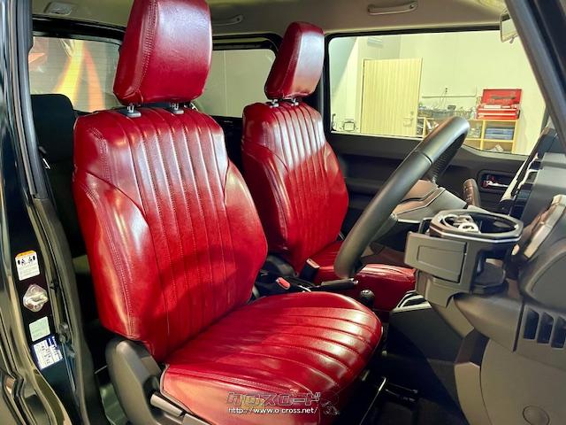 「車両進入禁止」に加え「はみ出し通行禁止」、最高速度の各標識をメーター内に表示させドライバーに通知する「標識認識機能」を採用 スズキ ジムニーシエラ