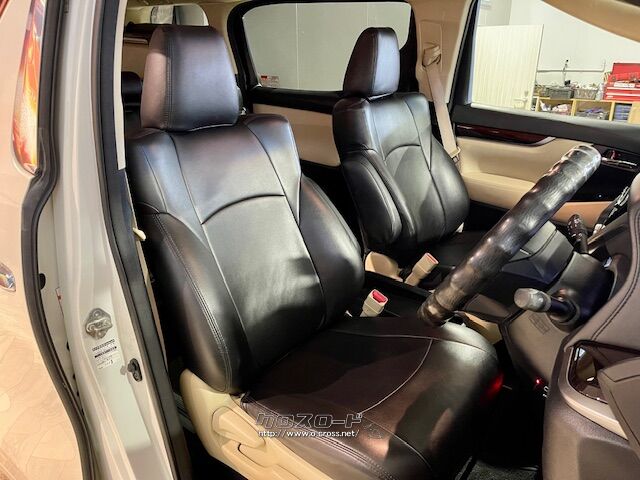 ホールド性と快適性を兼ね備えたフロントシート トヨタ アルファード