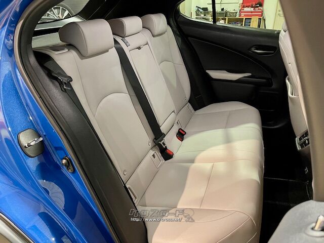 後席も広々空間 レクサス UX