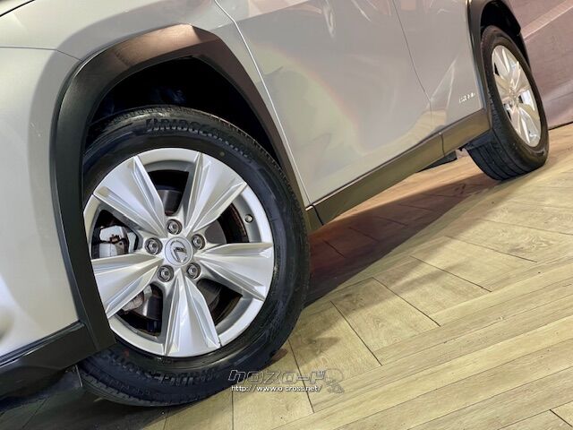 215/60R17 96H最小回転半径5.2m レクサス UX