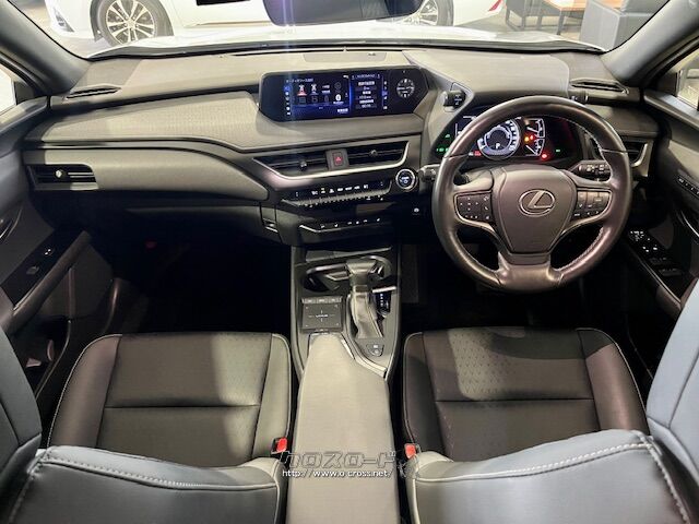 インテリアは、クロスオーバーらしいシルエット レクサス UX