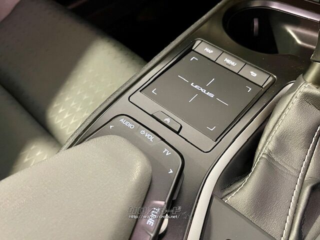 ナビ操作ができるコントローラーパッド レクサス UX