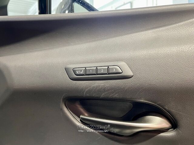 運転席側のシートは3人分のメモリー機能がございます。 レクサス UX