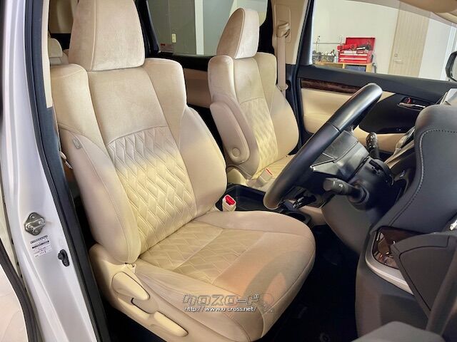 ホールド感とクッション性を兼ね備えたフロントシート トヨタ アルファード