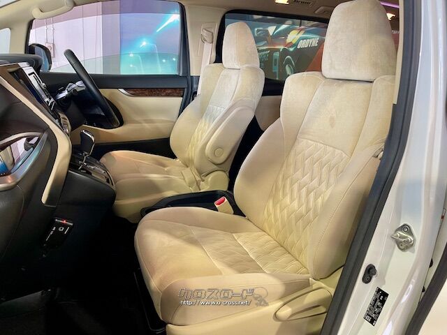 大型のフロントガラスの為、前席は解放感が凄いです!! トヨタ アルファード