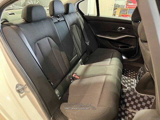 ブラックで統一された室内空間 BMW 3シリーズ