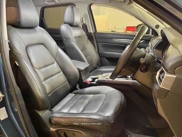 座高調整ができますので様々な方に運転しやすいです。 マツダ CX-5