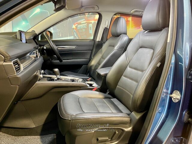 運転席、助手席はパワーシートです。 マツダ CX-5