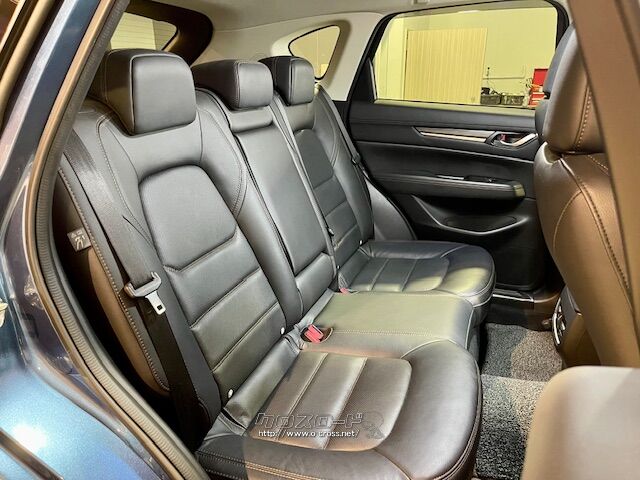 足元、頭上とも余裕がございます。 マツダ CX-5