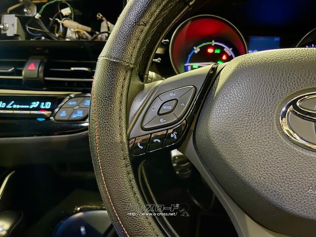 ハンドルを握ったままオーディオ操作が可能です。 トヨタ C-HR