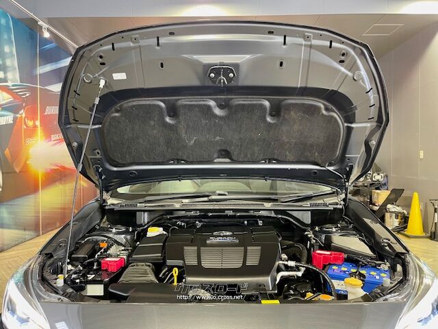 「お問合せはユーポス新都心店まで/098-860-8880お待ちしております」 スバル XV