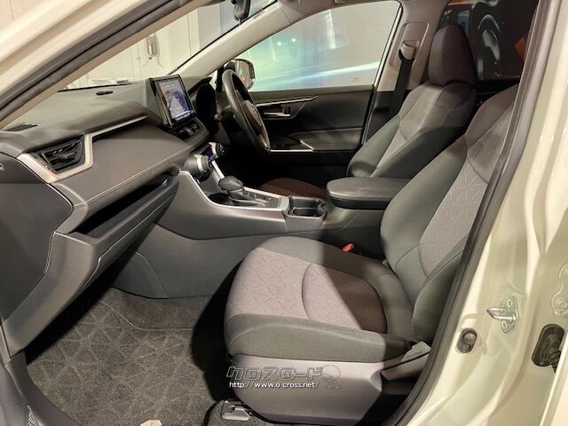 ブラックで統一されたインテリアはカッコよさに溢れています トヨタ RAV4