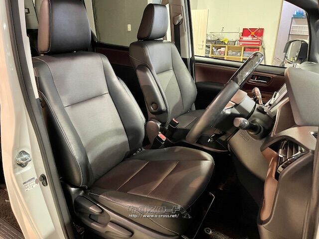 シート表皮にブラック色のブランノーブを採用 トヨタ エスクァイア