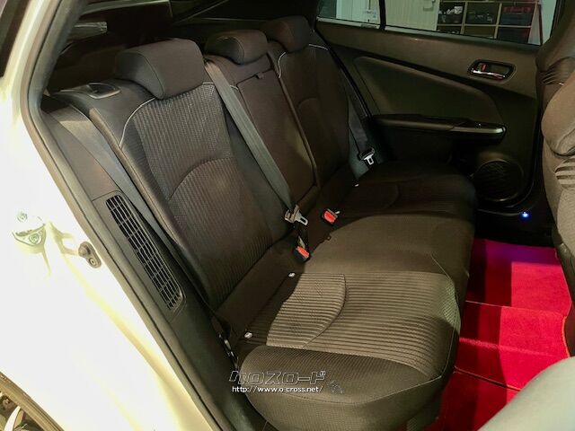 足元、頭上とも余裕がございます。 トヨタ プリウスPHV