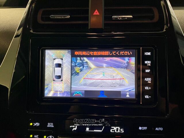 車両を上から見たような映像をナビゲーション画面に表示するパノラミックビューモニタ トヨタ プリウスPHV