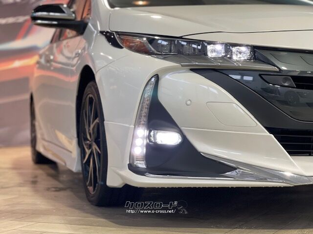 「お問合せはユーポス新都心店まで/098-860-8880お待ちしております」 トヨタ プリウスPHV