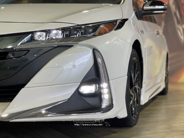 「お問合せはユーポス新都心店まで/098-860-8880お待ちしております」 トヨタ プリウスPHV