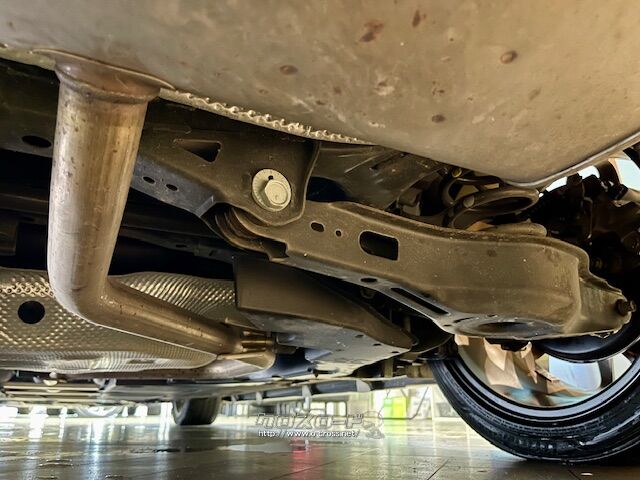 「お問合せはユーポス新都心店まで/098-860-8880お待ちしております」 トヨタ プリウスPHV