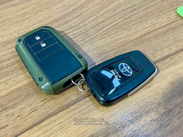 「お問合せはユーポス新都心店まで/098-860-8880お待ちしております」 トヨタ プリウスPHV