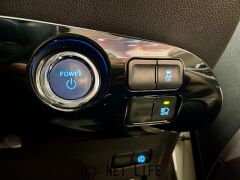 トヨタ プリウスPHV