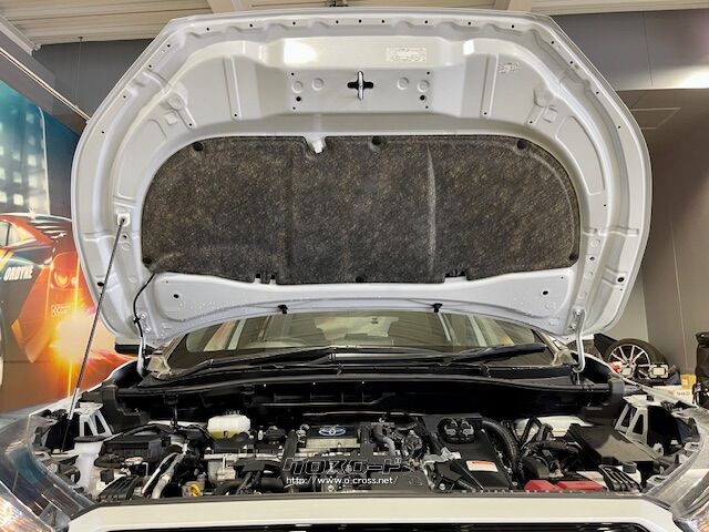 「お問合せはユーポス新都心店まで/098-860-8880お待ちしております」 トヨタ カローラクロス