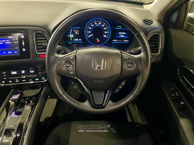 程よい太さの革巻きステアリング ホンダ ヴェゼル