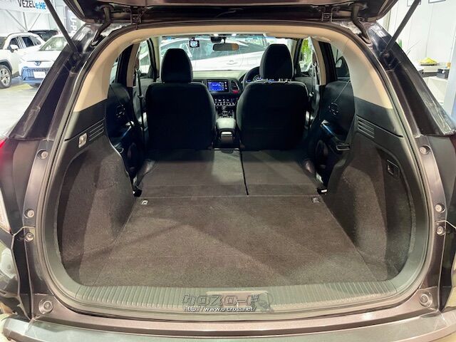 後部座席を倒すとかなり広めなラゲッジスペースが生まれます。 ホンダ ヴェゼル