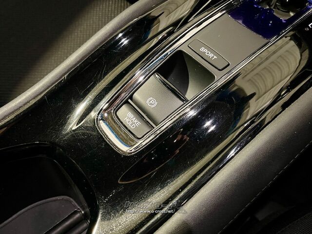 スイッチを軽く引き上げるだけで作動する電子制御パーキングブレーキ、オートブレーキ ホンダ ヴェゼル