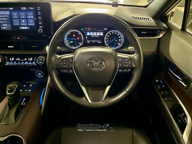 その個性を強調する内装のデザイン トヨタ ハリアーハイブリッド