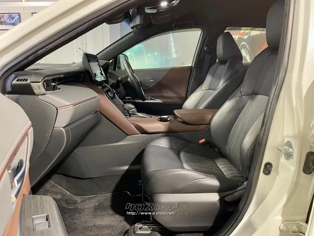 インストルメントパネルとの組み合わせが「大らかな逞しさ」 トヨタ ハリアーハイブリッド