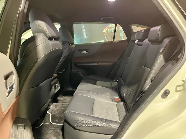 後席も広々空間 トヨタ ハリアーハイブリッド