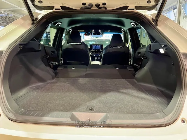 シートを倒せば急な大荷物にも対応 トヨタ ハリアーハイブリッド